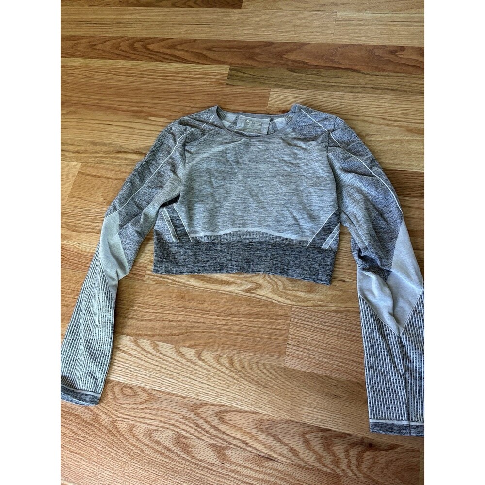 Athleta Women's Heathered Gray Long Sleeve Pullover Crew Neck Stretch Top M